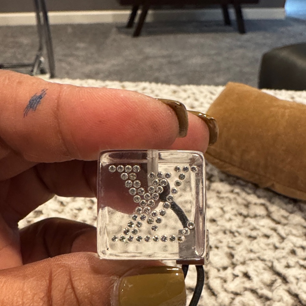 Louis Vuitton Clear and Gold Hair Accessory🥳🥳❌❌ - Picture 2 of 6